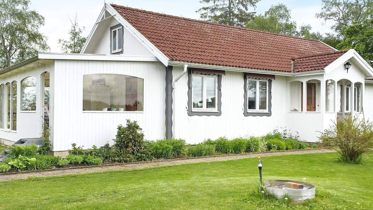 Vara Municipality House | 7 person holiday home in VARA-By Traum