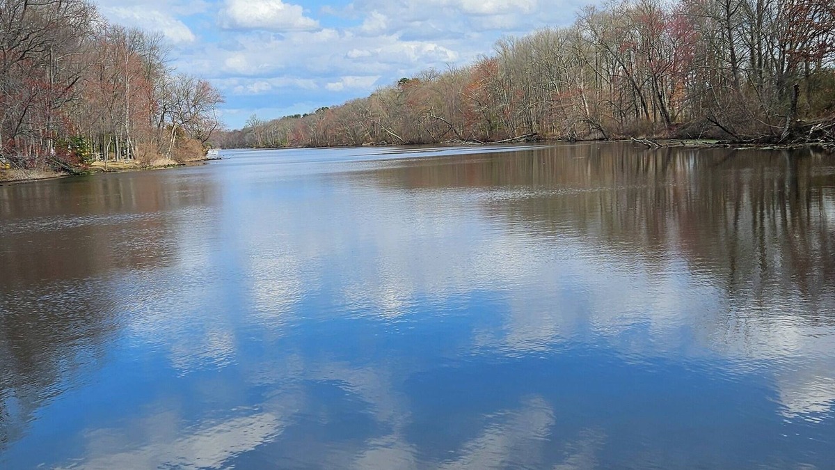 Lindenwold House | 7 Person Sleeper- 4Bd 2Ba King Bed Lake Getaway