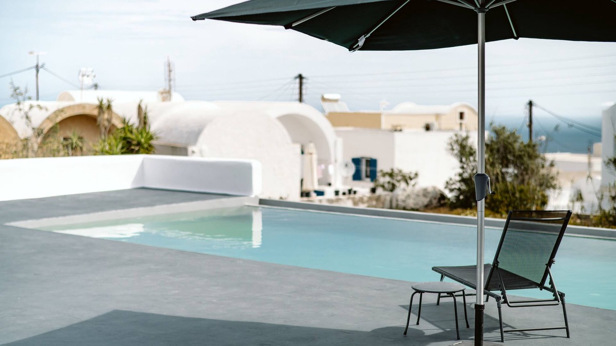 Imerovigli Villa | 7 person villa with large pool, central location!