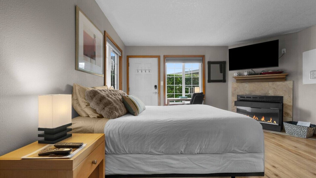 Downtown Cannon Beach Cottage | 7 Sandpiper Pier: Walk to Beach | Coastal Charm | Dog-Friendly