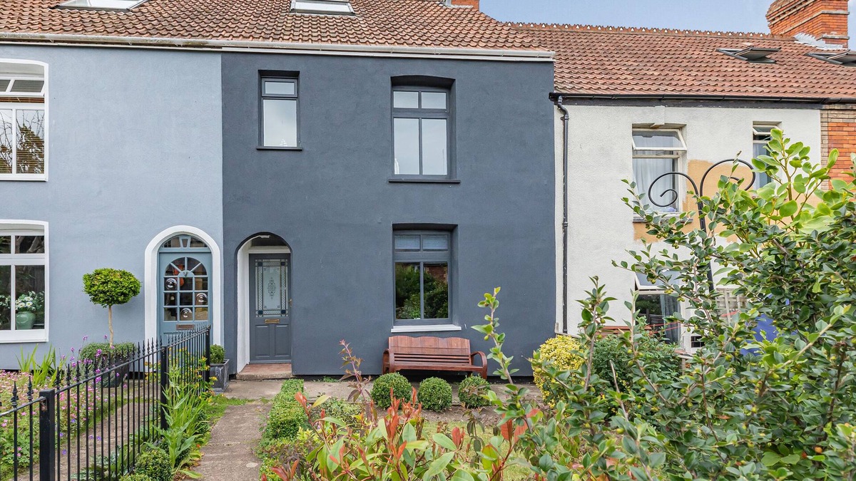 Watchet Cottage | 7 SEVERN TERRACE, pet friendly, with open fire in Watchet