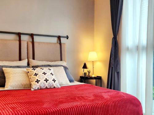 Bonifacio Global City Apartment | 7 Shopping Haven across Uptown Mall and Mitsukoshi Mall FREE Parking with Washer