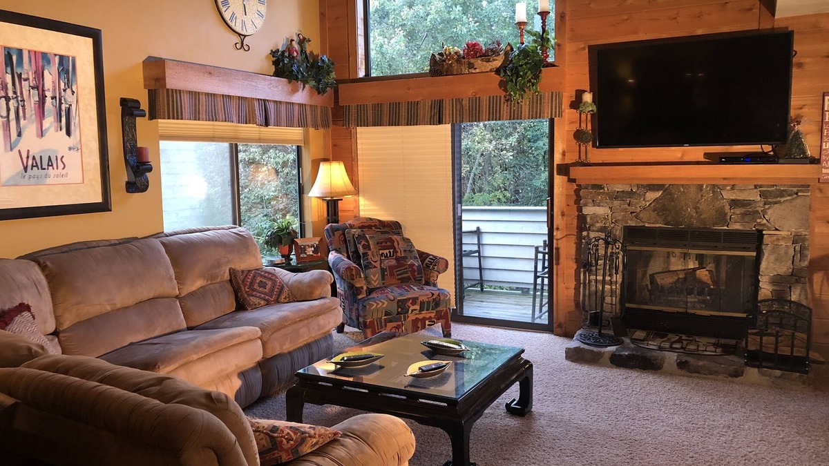 Seven Springs Condo | 7 Springs Champion PA ON THE SLOPES! Book 4 nights get 5th free