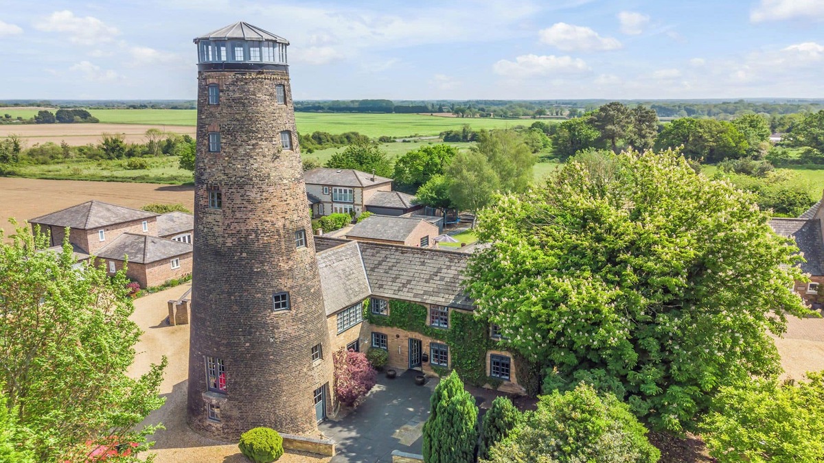 Stoke Ferry House | 7 Storey Listed Windmill, dog friendly with outdoor pool & bbq