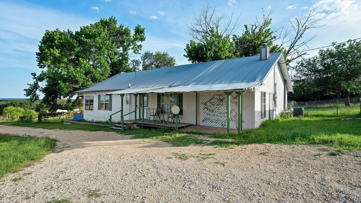 Hico House | 7 Tiny Town Farm House Animals Fire Pit