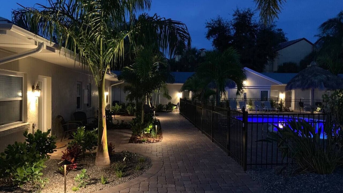 Siesta Key Hotel | #7-TwinPalms-King Studio Suite