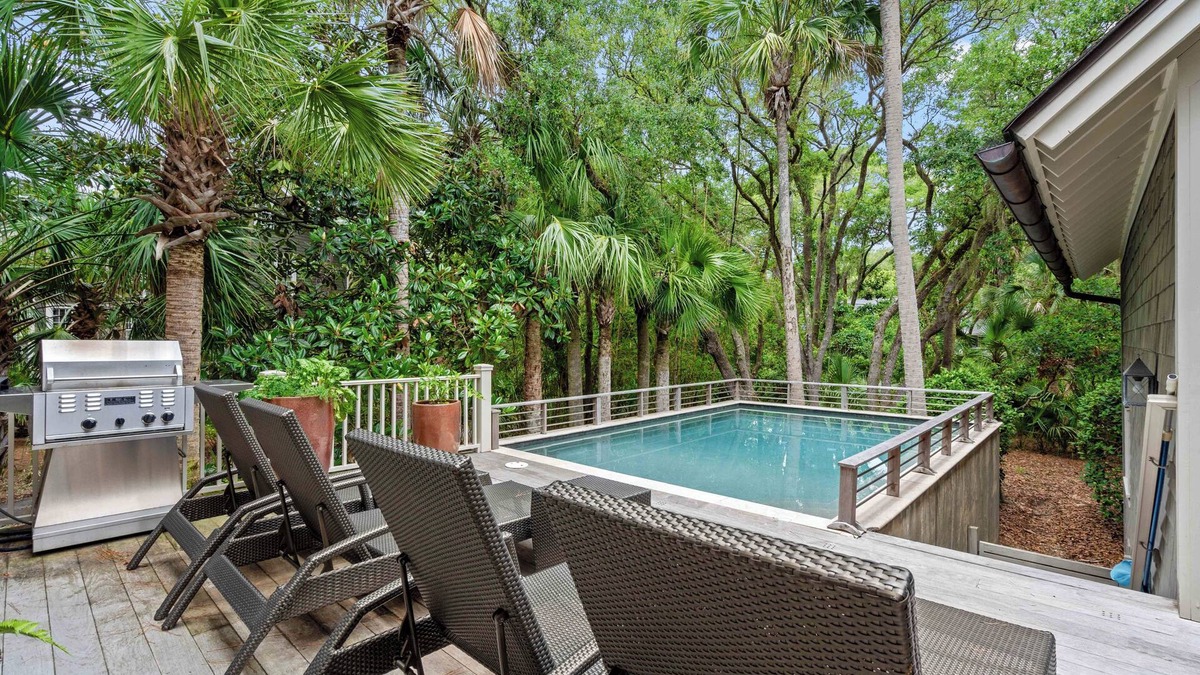 Vanderhorst Plantation House | 70 Forestay: 6 Bedrooms, Private Pool, Walk to Beach, Beach Gear/Bike Credit