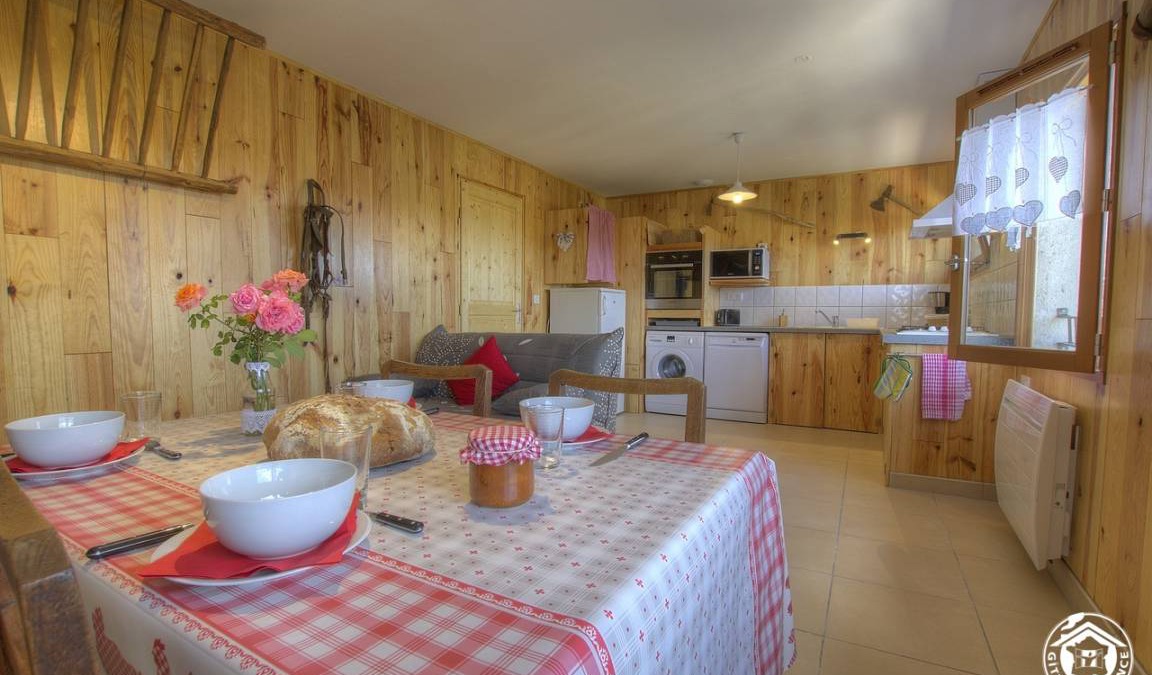 Chazey-sur-Ain House | 70 m² Gîte ∙ 2 bedrooms ∙ 4 guests