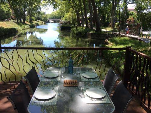 Le Busca Boat Rental | 70 m² Houseboat ∙ 2 bedrooms ∙ 6 guests