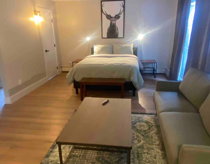 Northeast Edmonton Resort | 70 m² Private room ∙ 1 bedroom ∙ 2 guests