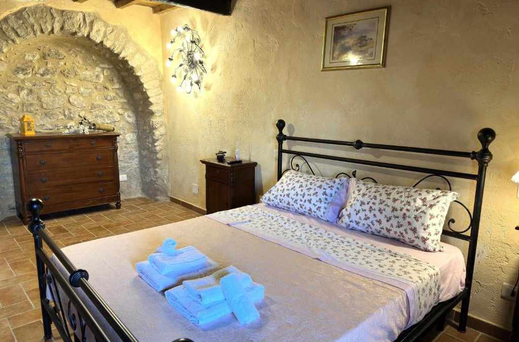 Artena Apartment | 70 MQ La casa nella roccia -Free Parking and Free WI-FI