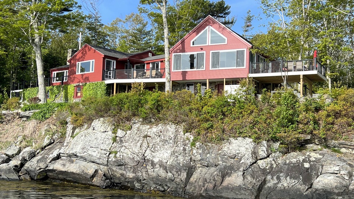 Harpswell House | 700' OCEANFRONT RETREAT, FIRE PIT, 10 ACRES, 6 BR, 8 KAYAKS, 2 PDL BRDS,