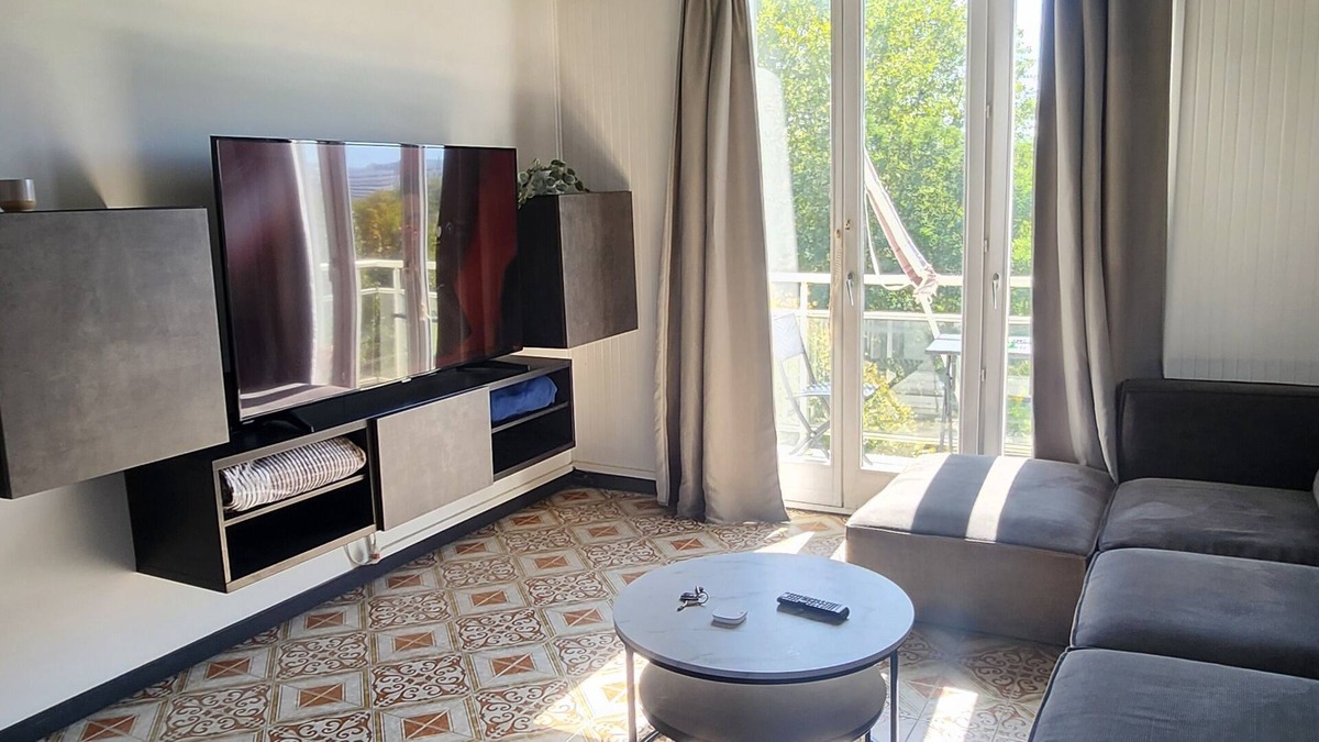 Dijon Apartment | 70m2 apartment in Dijon, 4th floor without elevator, 5 minutes from Zenith