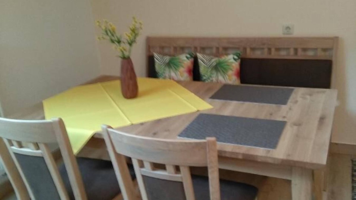 Wiesenfelden Apartment | 70m2-Feriendomizil mit Balkon & Brötchenservice