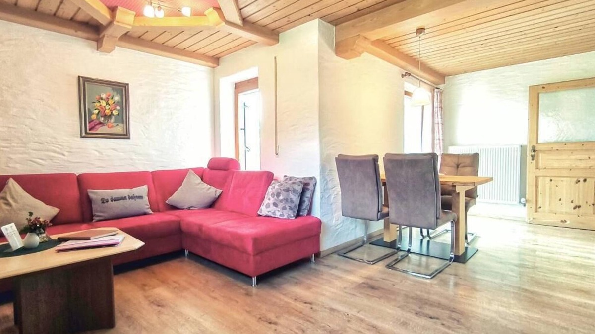 Arnbruck Apartment | 70qm-große Ferienwohnung mit Balkon in ruhiger Lage