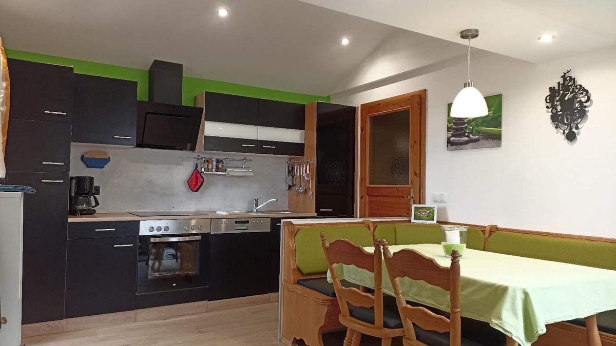 Koesslarn Apartment | 70sqm apartment with alpine view with pool, trampoline and pool table