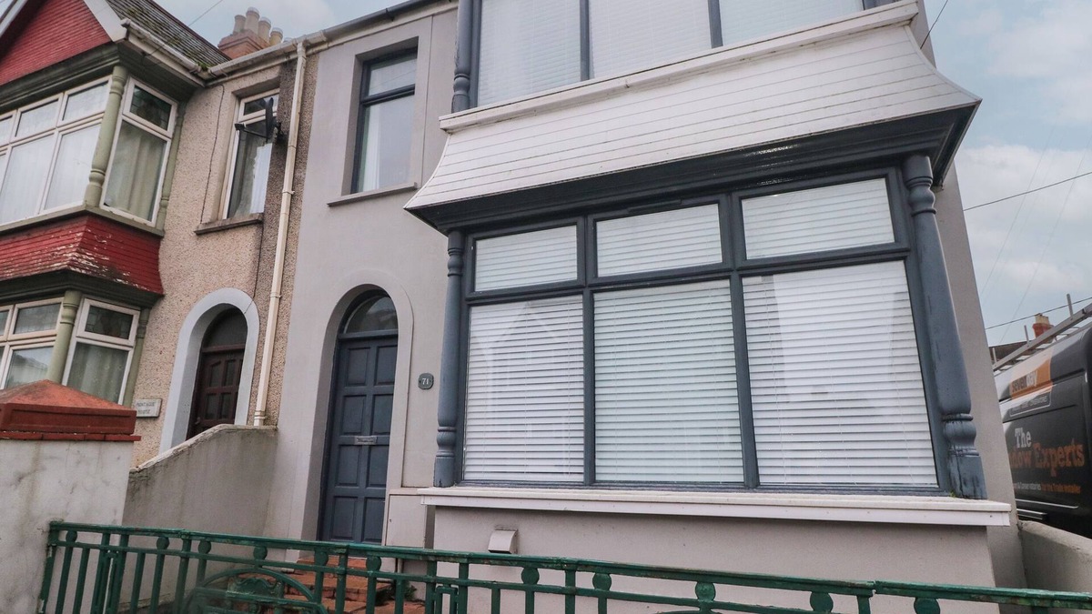 Milford Haven House | 71 GREAT NORTH ROAD, pet friendly, with a garden in Milford Haven