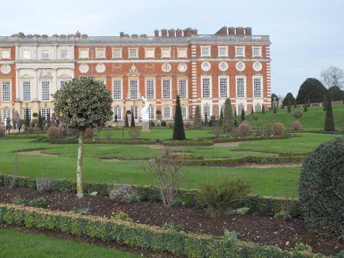 East Molesey Apartment | 71 m² Apartment ∙ 2 bedrooms ∙ 6 guests