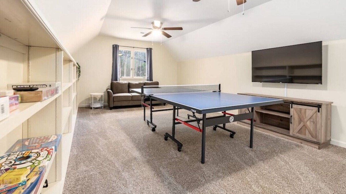 Huntsville House | 712 Forrest Heights · 7BR Home/4000 Sq ft/Sleeps 14