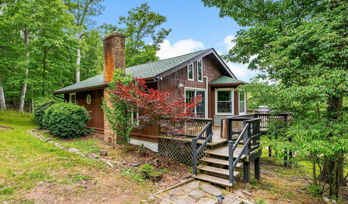 Berkeley Springs Ski Chalet | 73 m² Chalet ∙ 2 bedrooms ∙ 4 guests