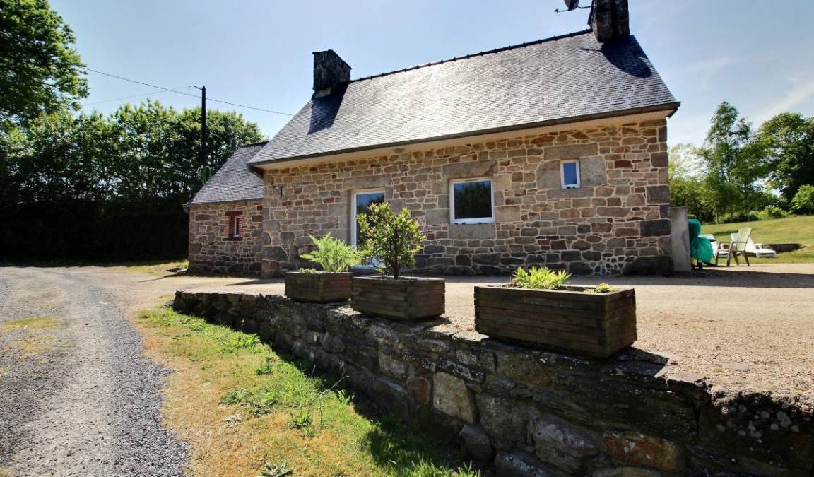 Ploubezre House | 73 m² Gîte ∙ 2 bedrooms ∙ 4 guests