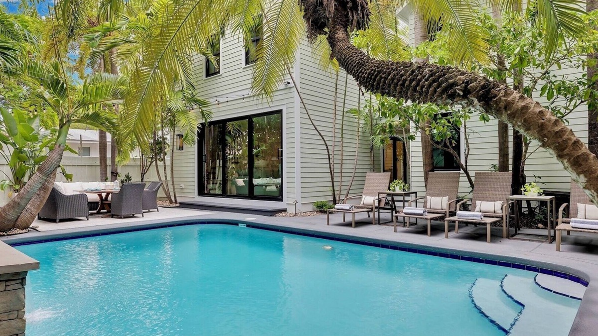 Midtown House | *73 PALMS @ MIDTOWN* Renovated Home & Pool + LAST KEY SERVICES…