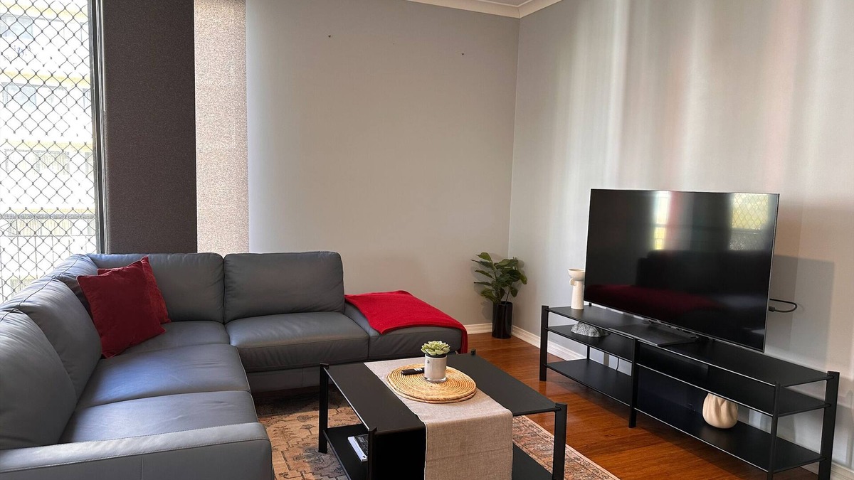 East Perth Apartment | 73 Peaceful &Private 2BR Parkng