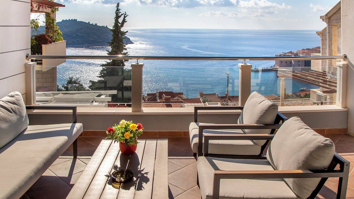 Ploce Apartment | 73 Stairs Apartment