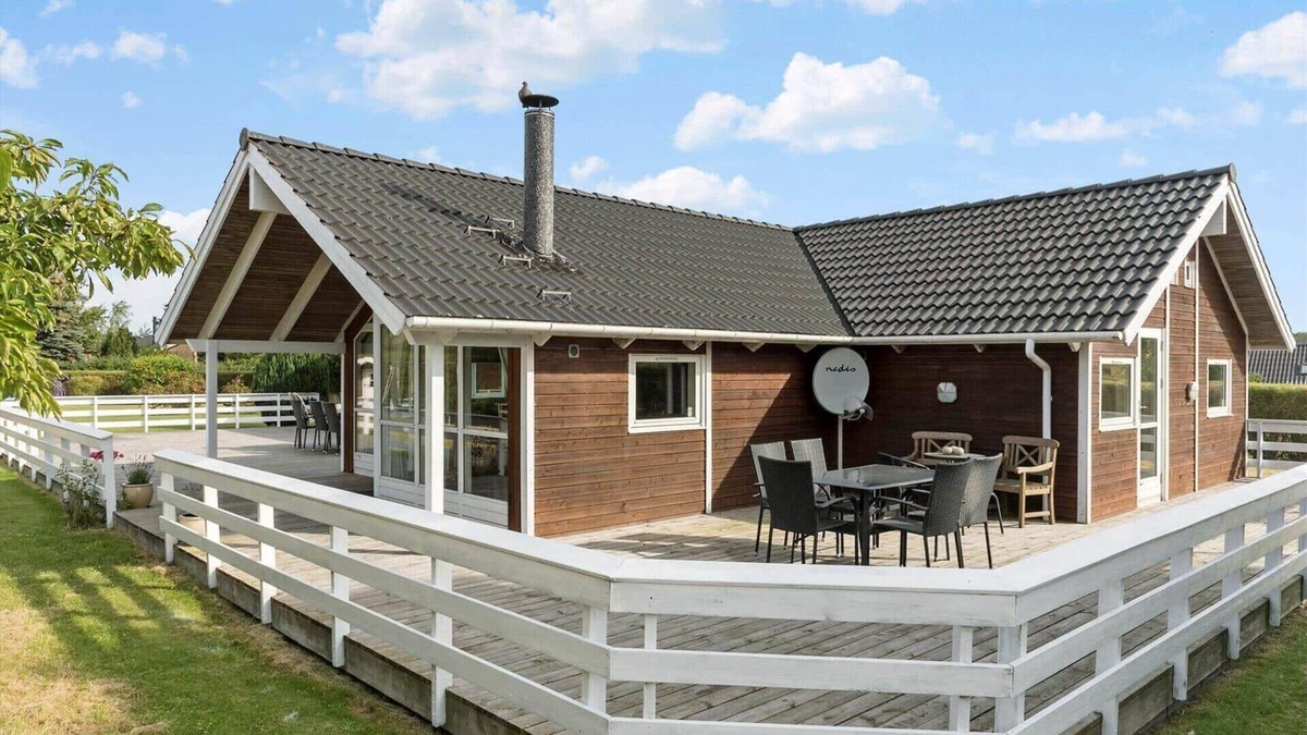 Bog By House | 7323 Bogø - Vindrosen 23