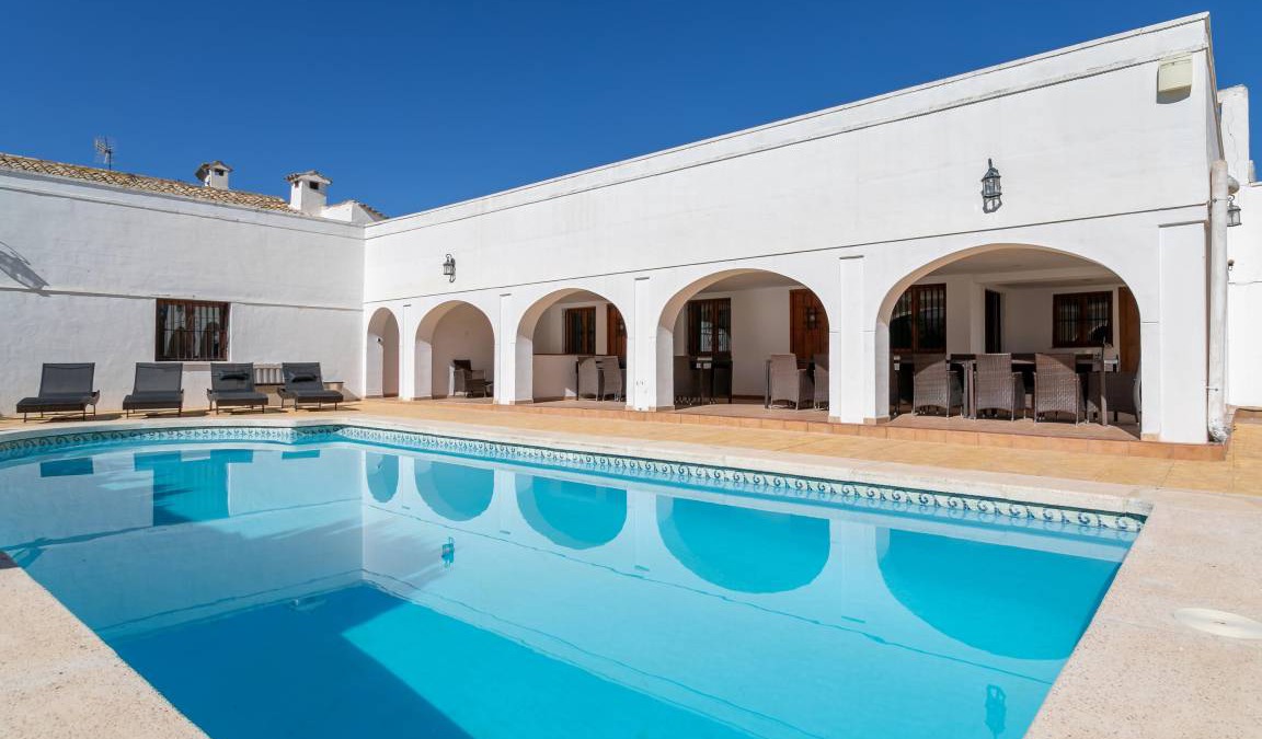 Villena House | 740 m² House ∙ 13 bedrooms ∙ 26 guests