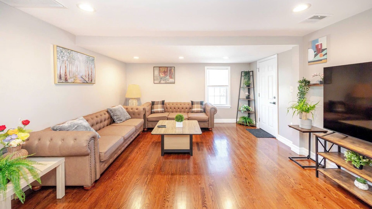 Quincy Apartment | 74R - 2BR Quincy - Romantic Stay near Wollaston Beach