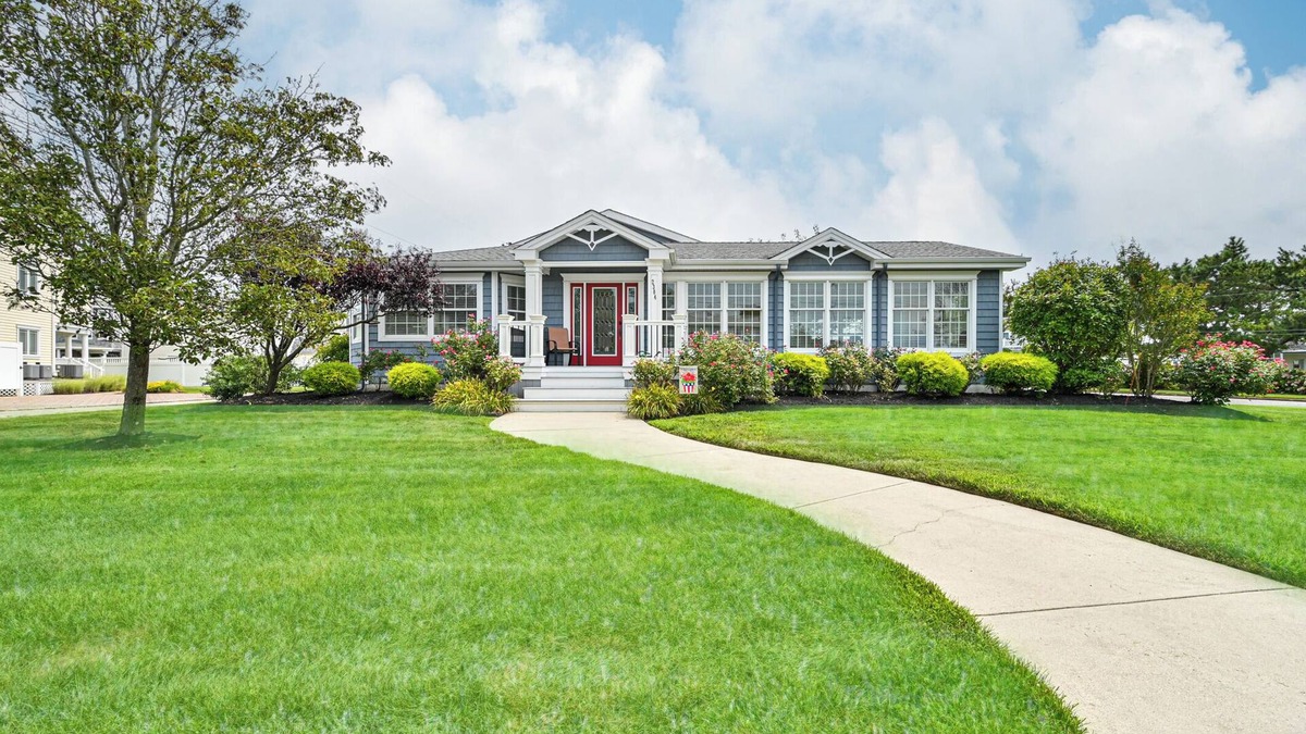 A-Zone House | 75 Ft from the Beach! Beach Block!