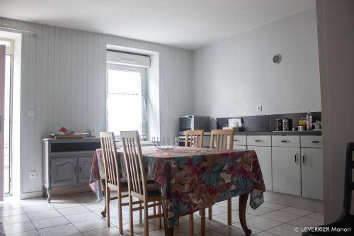 Les Landes-Genusson Apartment | 75 m² Apartment ∙ 4 bedrooms ∙ 10 guests