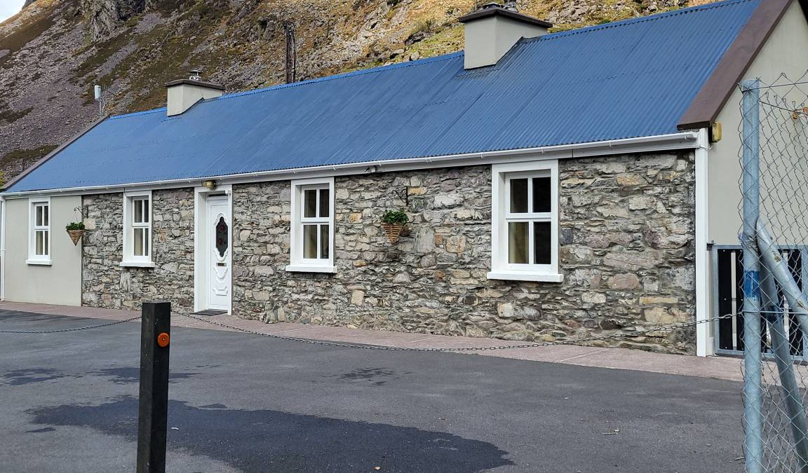MacGillycuddy's Reeks Cottage | 75 m² Cabin ∙ 3 bedrooms ∙ 5 guests