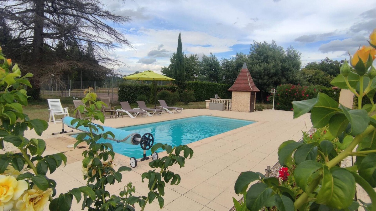 Prigonrieux Villa | 75 m² detached house with heated swimming pool and tennis court