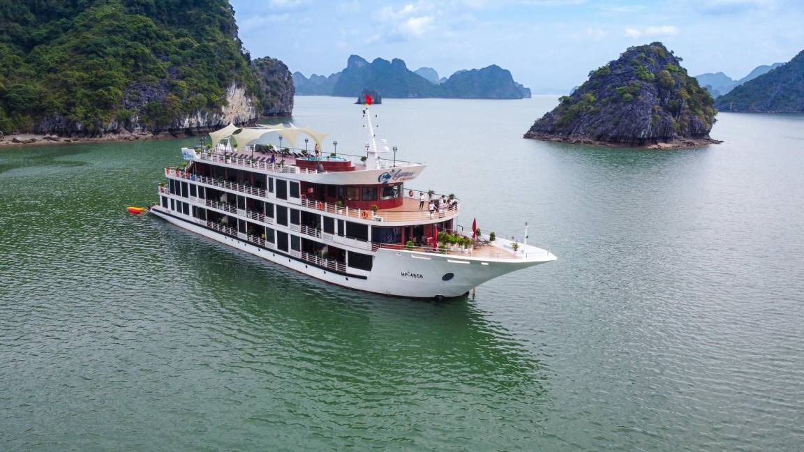 Ha Long Boat Rental | 75 m² Houseboat ∙ 4 guests