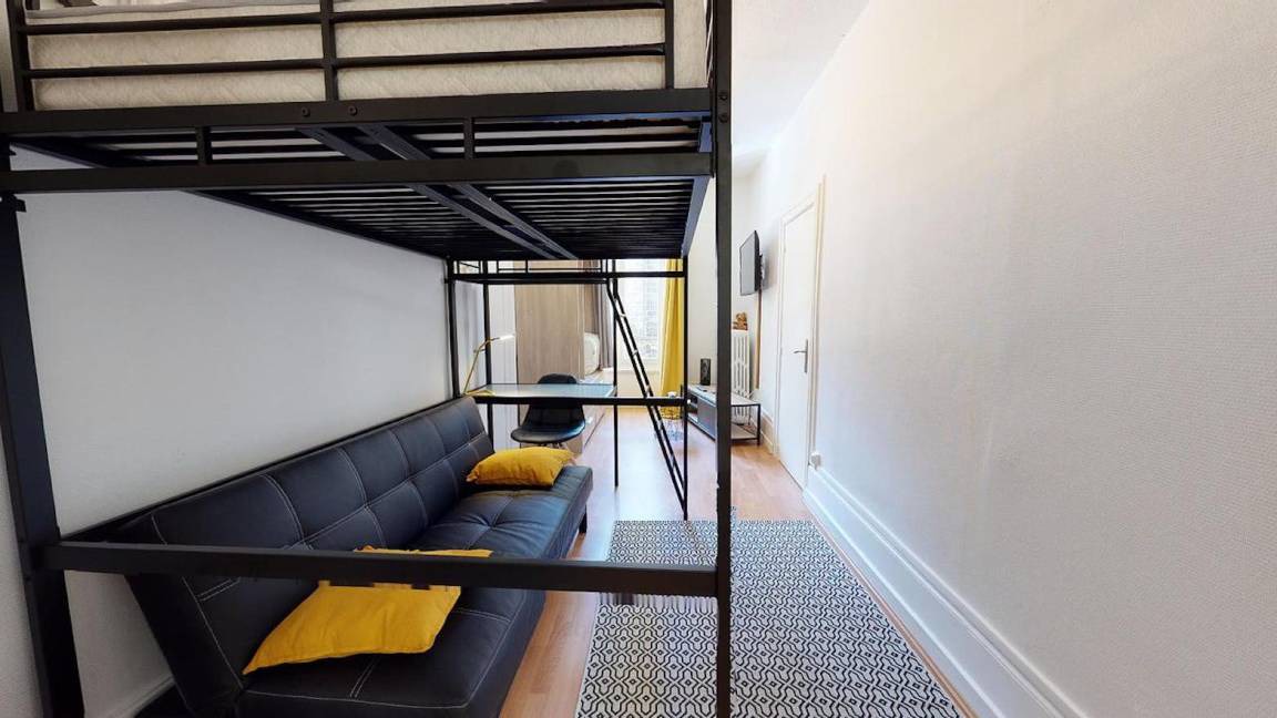 Clermont Ferrand City Centre Resort | 76 m² Private room ∙ 1 bedroom ∙ 1 guest