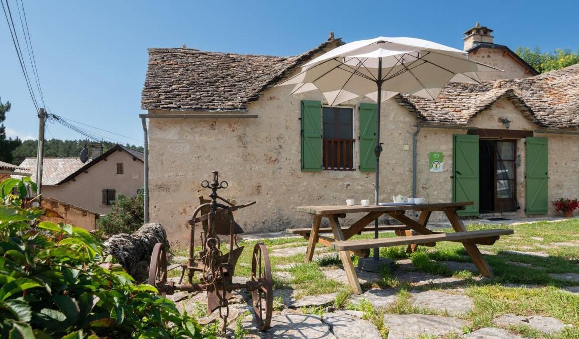 Saint-Georges-de-Levejac House | 77 m² Gîte ∙ 2 bedrooms ∙ 5 guests