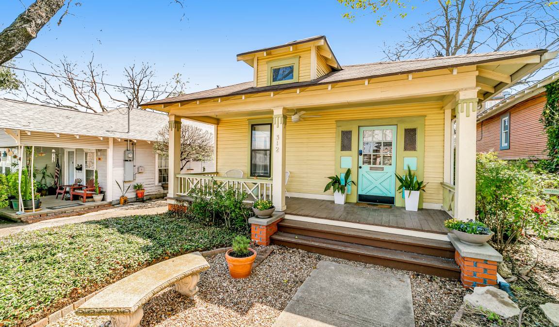 Oak Cliff House | 78 m² House ∙ 2 bedrooms ∙ 4 guests
