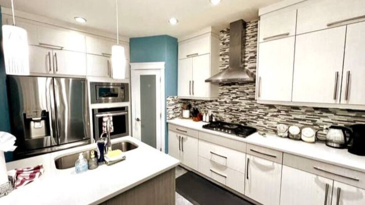 Northwest Edmonton House | 7BDRM Pet Friendly 3Car Garage Home >Sleeps18
