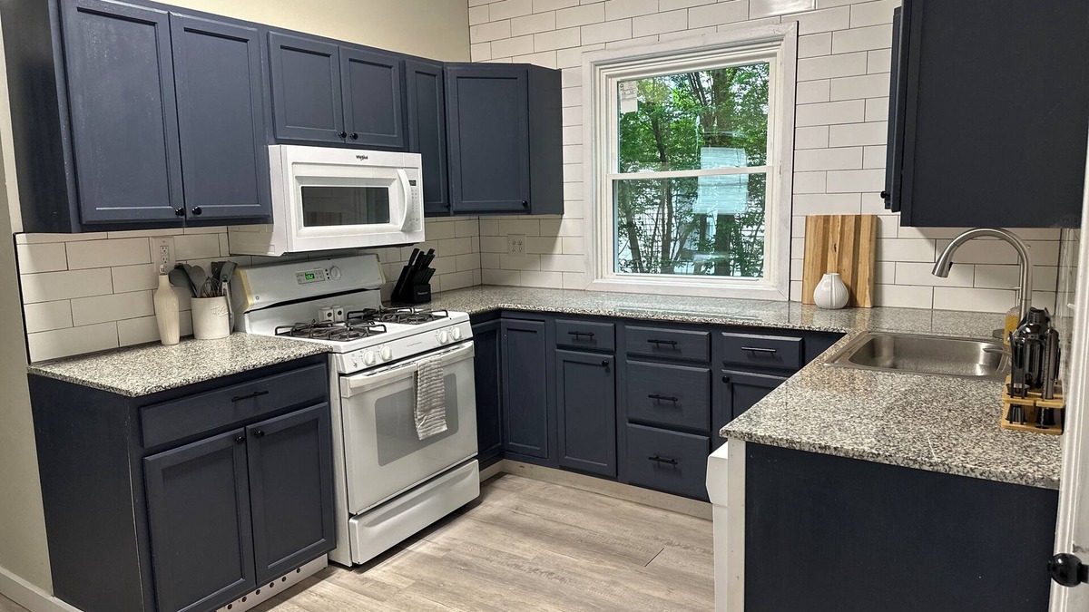Cortland House | 7BR/3BA Home on Lincoln