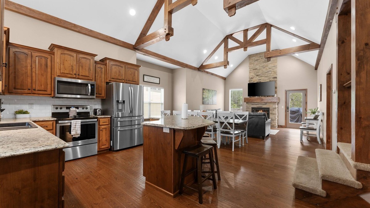 Hollister Cabin | 7BR/6BA, Hot Tub, Shuffleboard & Foosball, 2 Pools, Table Rock & Thunder Ridge