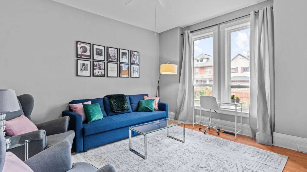 Windsor House | 7BR house 19 ppl DT Windsor Free Parking