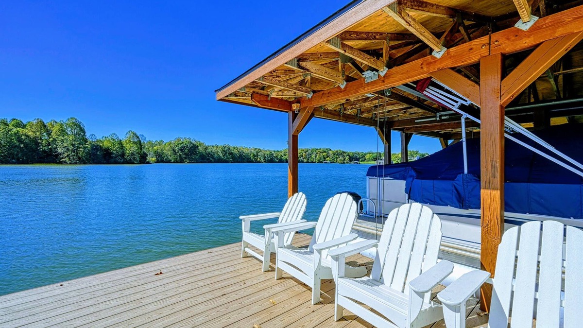 Livingston Cabin | 7BR Lakefront Boat Dock, Kayaks & Amazing Sunsets