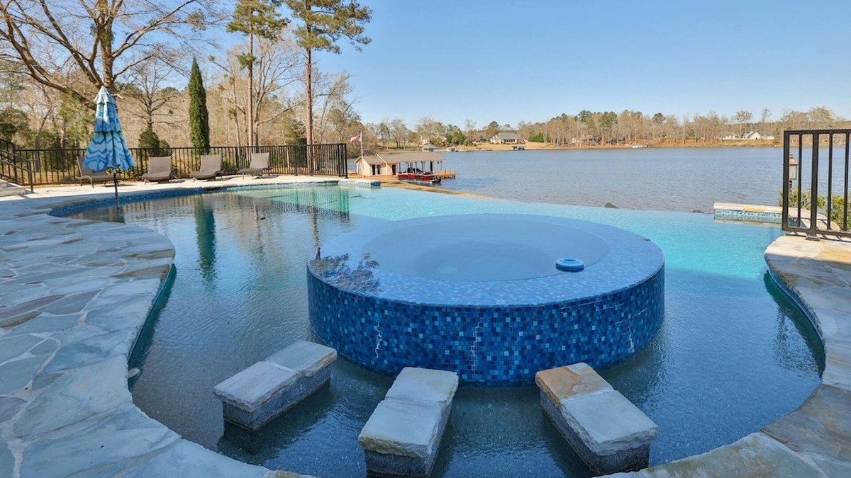 Macon House | 7BR Lakefront Haven Pool Hot Tub Gated 4acres