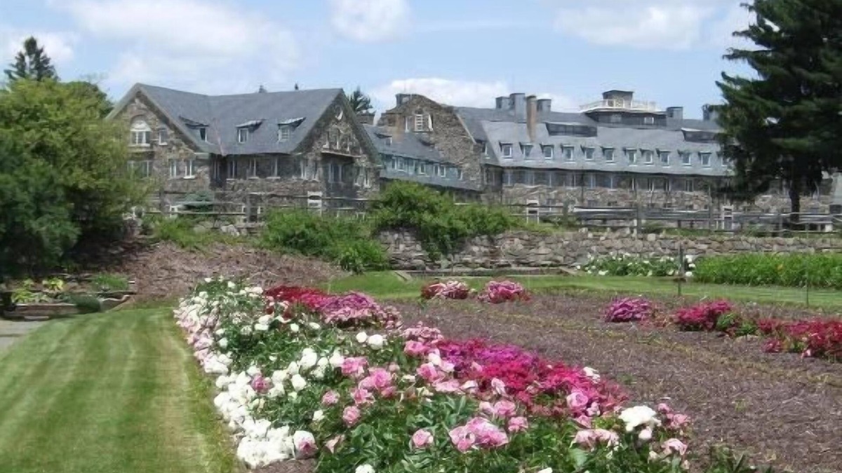 Skytop Cottage | 7BR Pocono home on Skytop property with access to many resort activities/dining