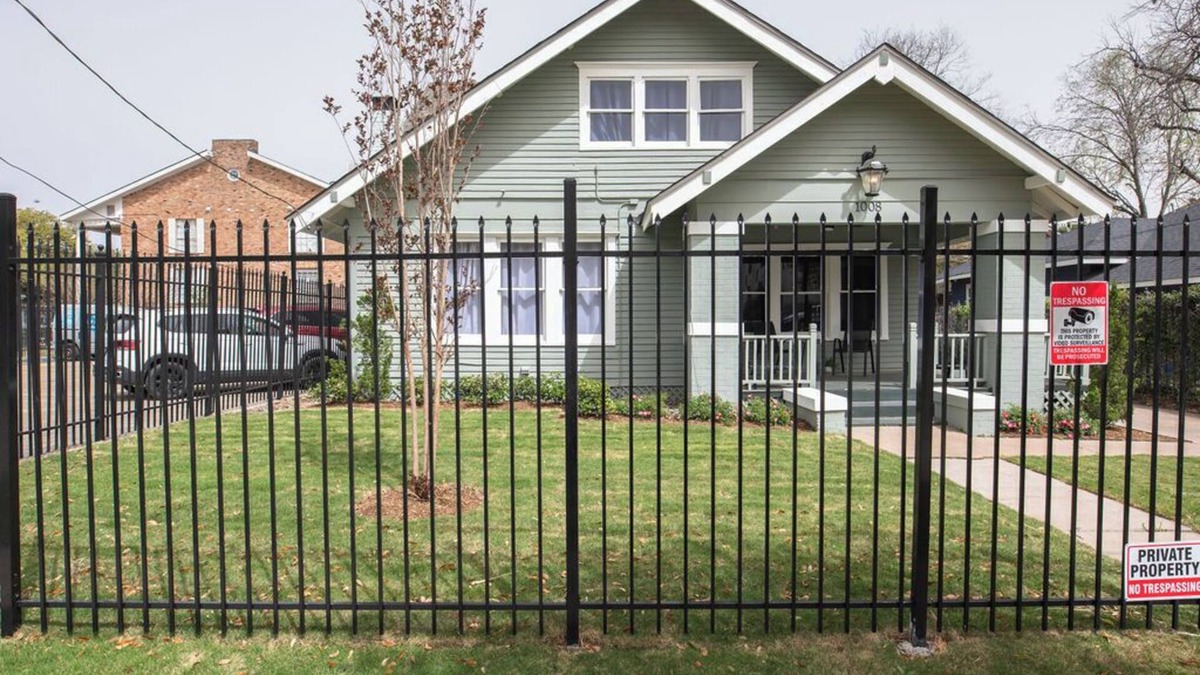 Montrose House | 7BR The Athena! Luxury Chef's Kitchen in Montrose ★