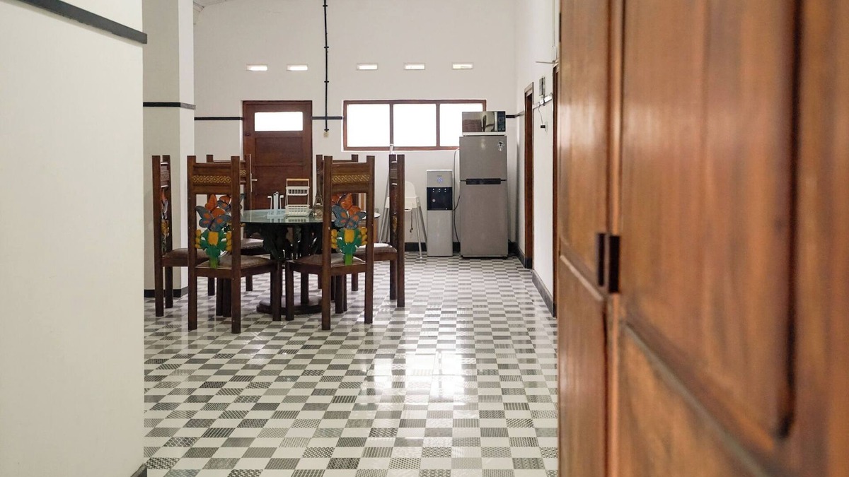 Sidomulyo House | 7BR Villa Kamandalu - Oase Klasik Modern di Kota Batu