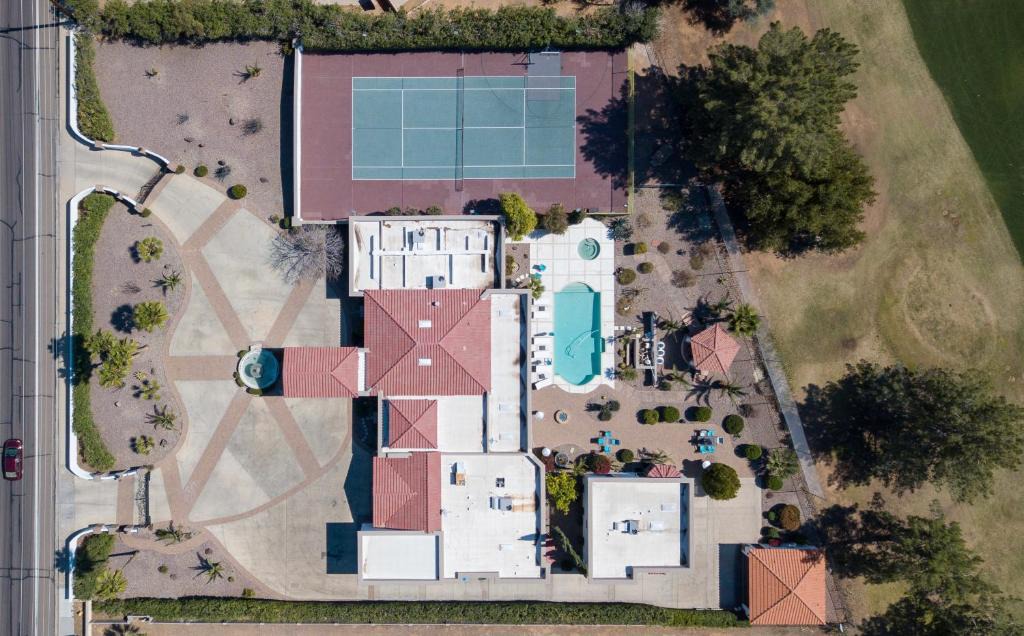 Paradise Valley Village House | 7BR Villa on Golf Course with Castita Pool Tennis and Basketball Court