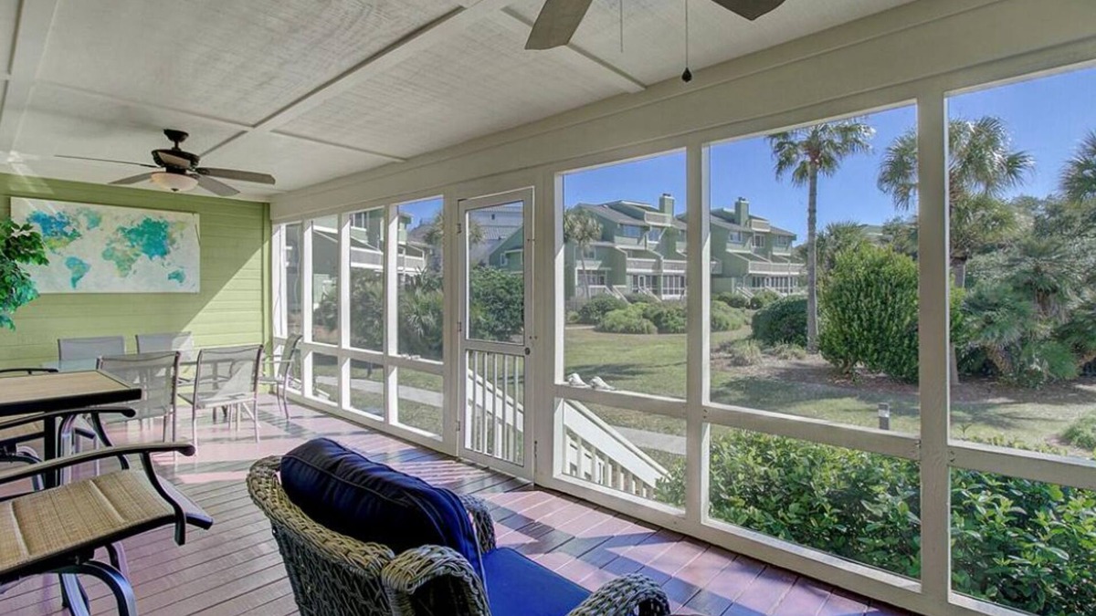Isle of Palms Apartment | 7C Mariners Walk by AvantStay | Beautiful Porch, Easy Access to Pool + Beach